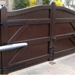 How much does it cost to install a gate?